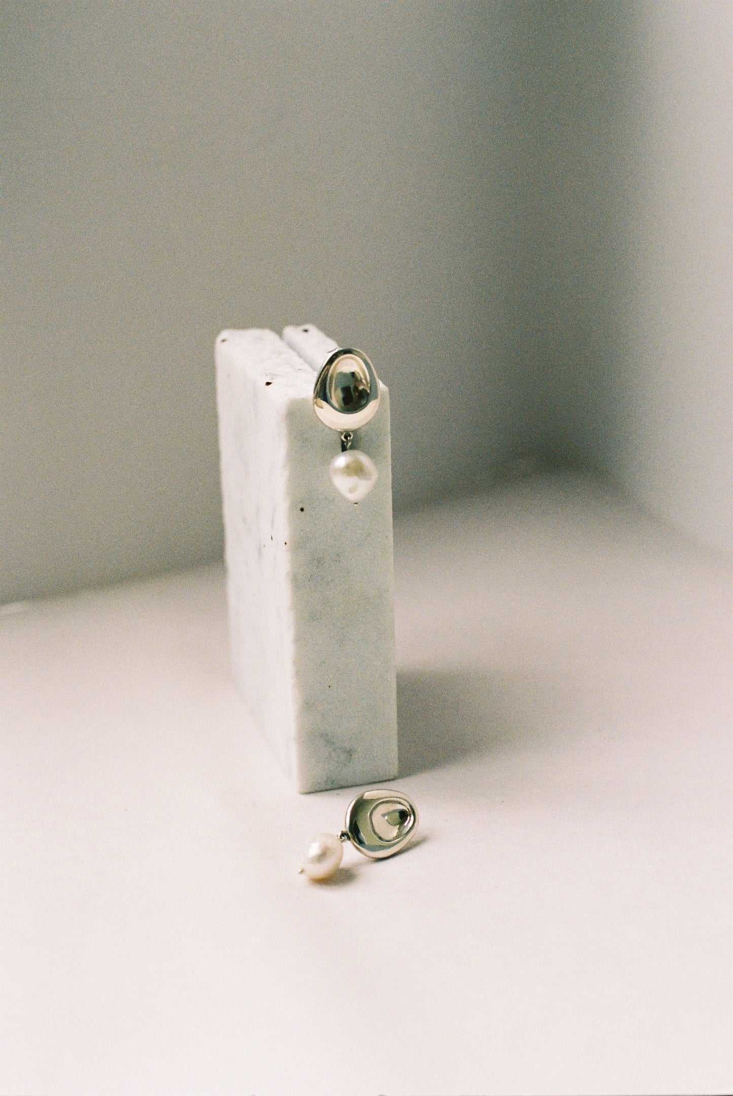 Christian Aks Two Form Earrings, one Pearl Earrings 0003 Silver